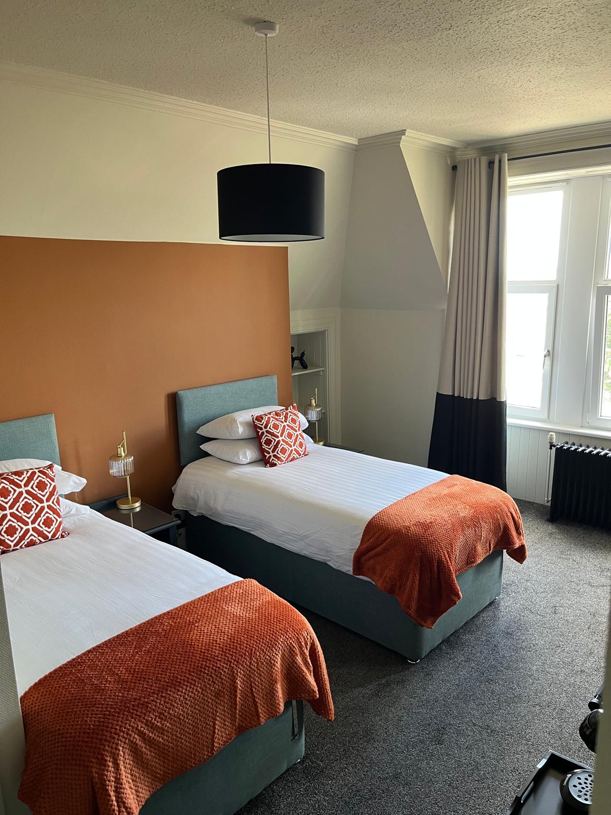 Twin Rooms - Image 3