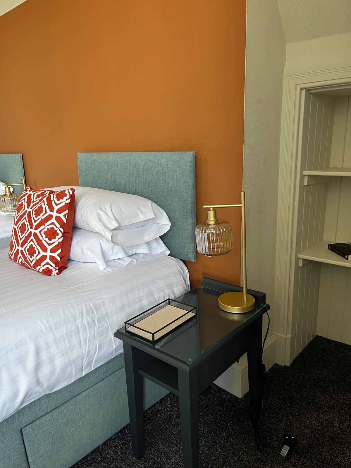 Twin Rooms - Image 2